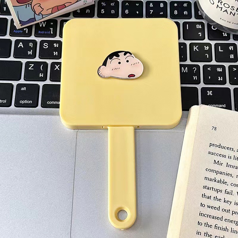 新商品のクレヨンの小さい新しいハンドルの鏡は櫛を持って携帯して化粧の鏡の少女の心の鏡を持って一体の小さい鏡の女性を櫛にします。|undefined