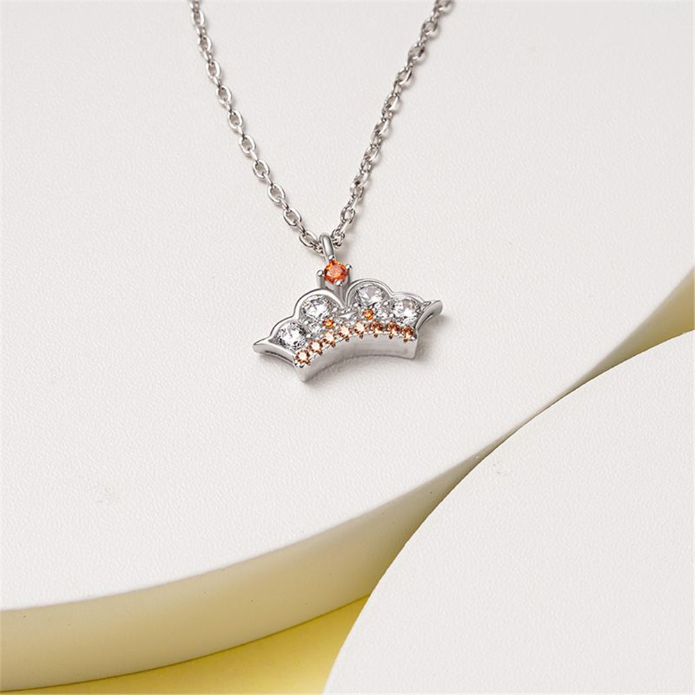 Colar com pingente de coroa de rainha em strass para mulher_voghion.com