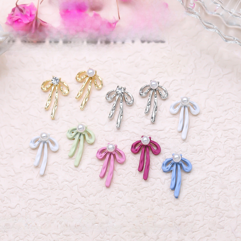 Creamy cute nail decoration with bow