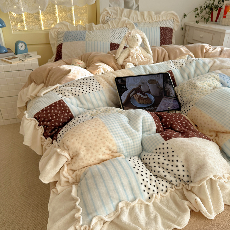 Bedding set with lace trim, A-grade, made with milk velvet fabric suitable for babies and infants, a four-piece set, thickened for extra warmth in winter, from Nantong Home Textiles