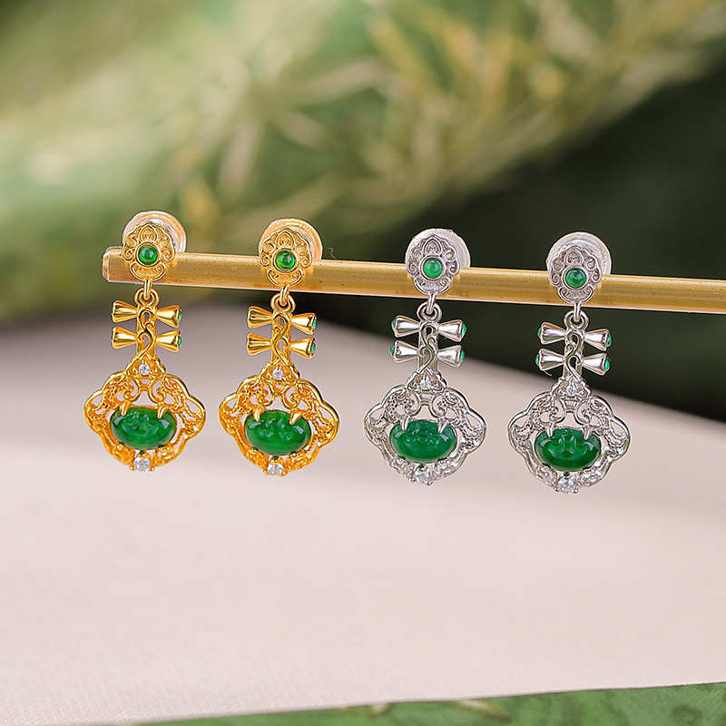 Bông tai bạc S925 mạ vàng đính ngọc lục bảo tự nhiên kiểu Ruyi Pipa rỗng phong cách Trung Quốc — Kiểu màu bạc