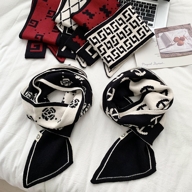 Pequeñas bufandas de orejas bufandas de mujeres otoño y invierno estilo coreano borde biselado dos lados de lana de punto pequeña bufandas de calor cuello