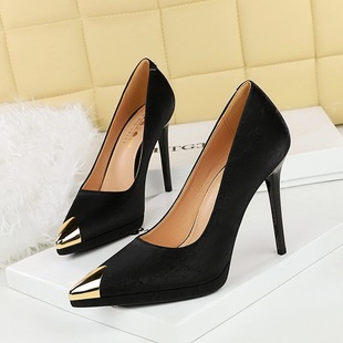 �W���L�r�к��s�Ըи߸�ЬŮ�������ټ��^һ�_��ŮЬ���߸�