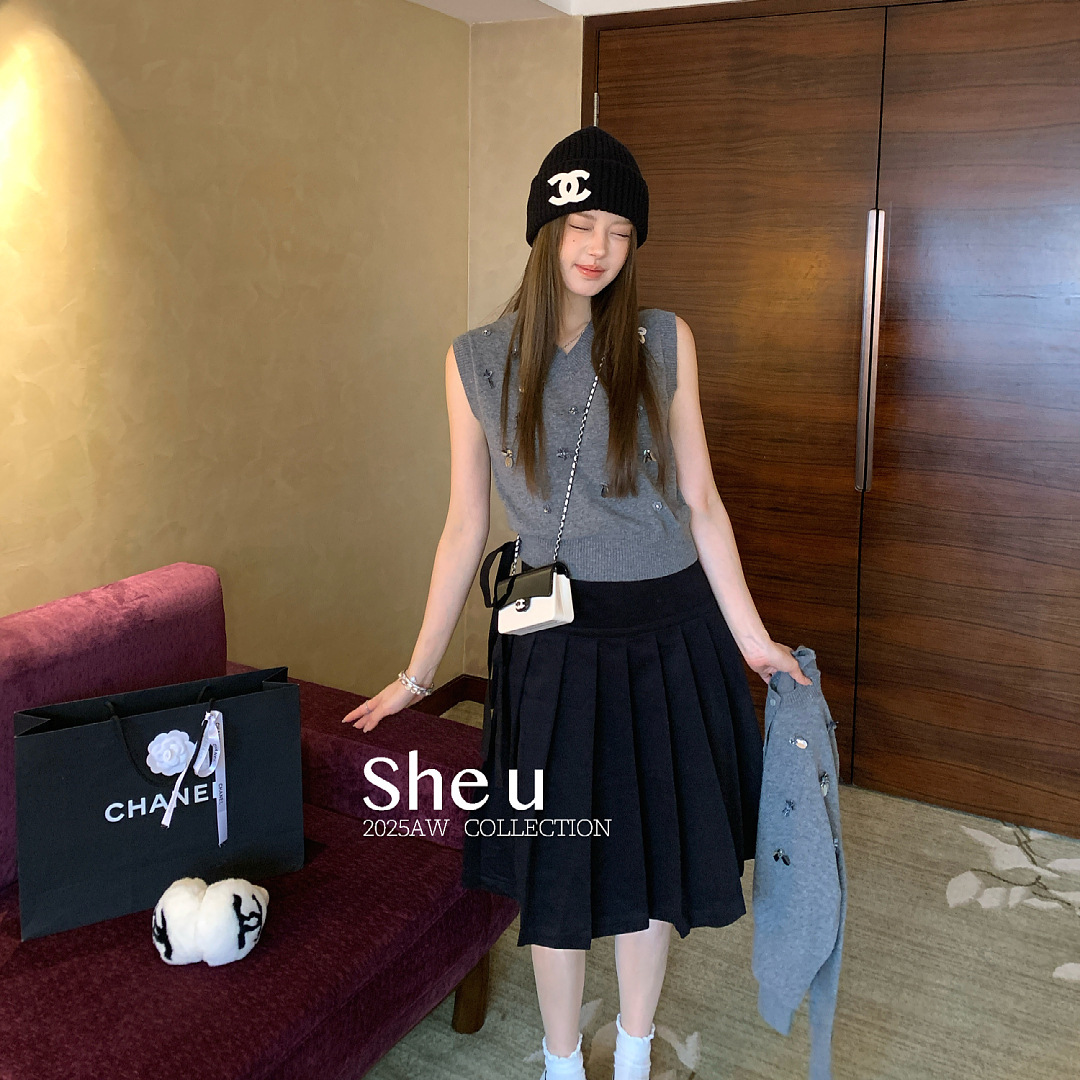 SHE U 法式甜美重工钉珠V领针织女2025秋季百搭显瘦羊毛针织背心