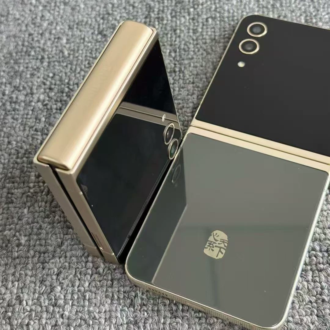 Складной телефон (Samsung Z Flip5), 5G, 8 GB оперативной, 256–512 GB флеш, почти новый