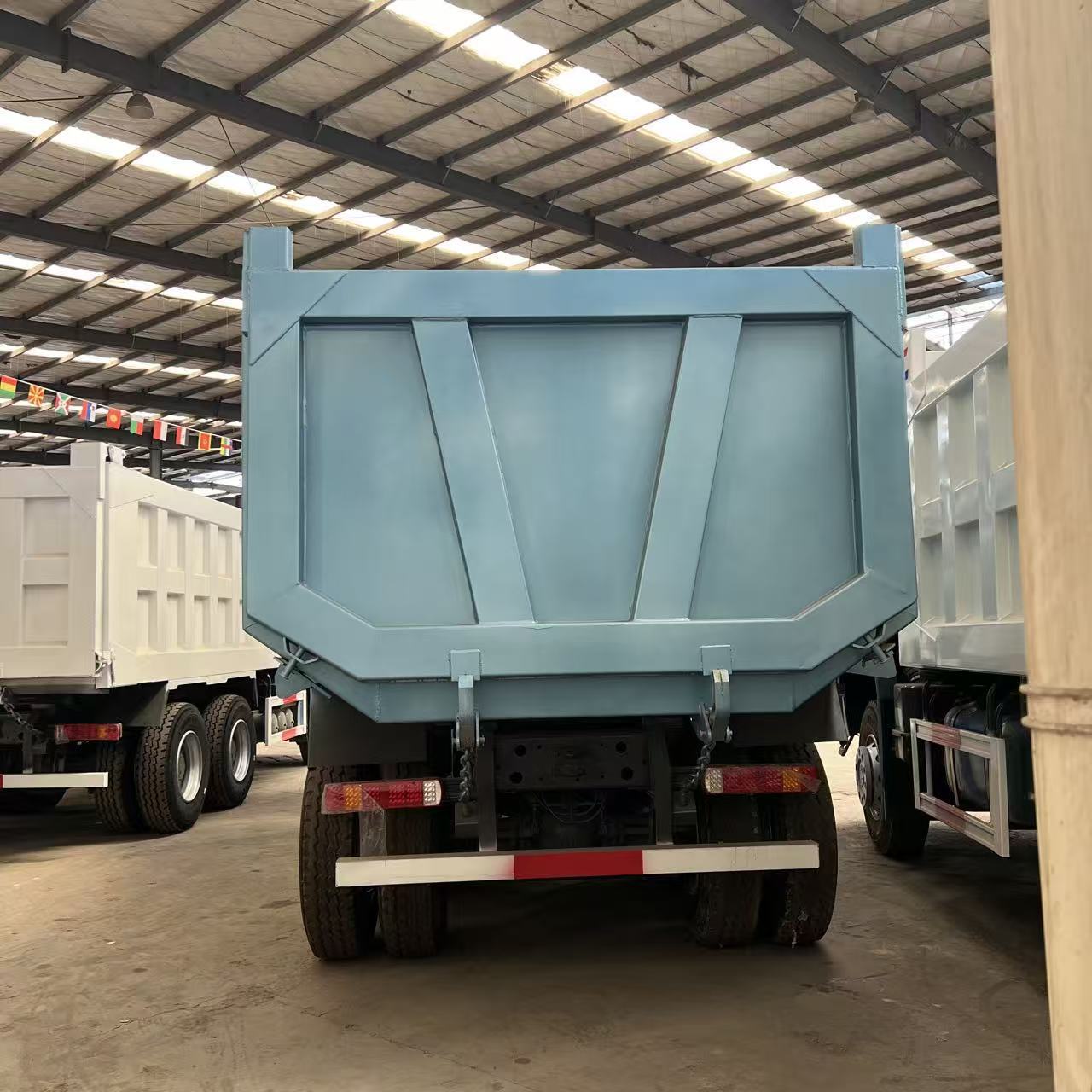 China Heavy Duty Truck HOWO TX dump truck, eight-wheel dump truck, mining and gravel engineering transport vehicle, exported to Africa