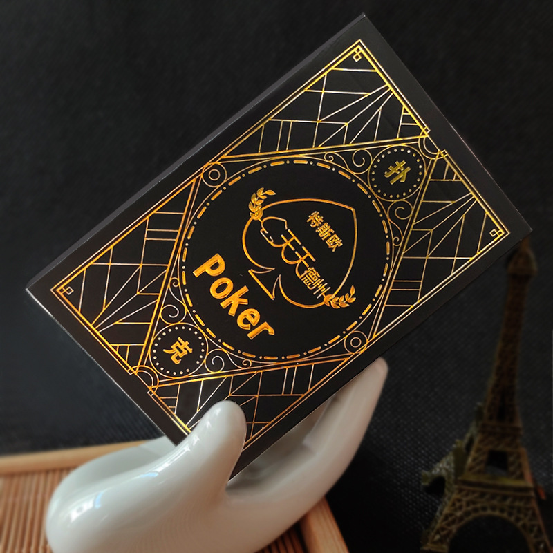 现货300g黑芯压纹金边扑克烫蓝金激凸牌盒拉丝包装样品厂家定制