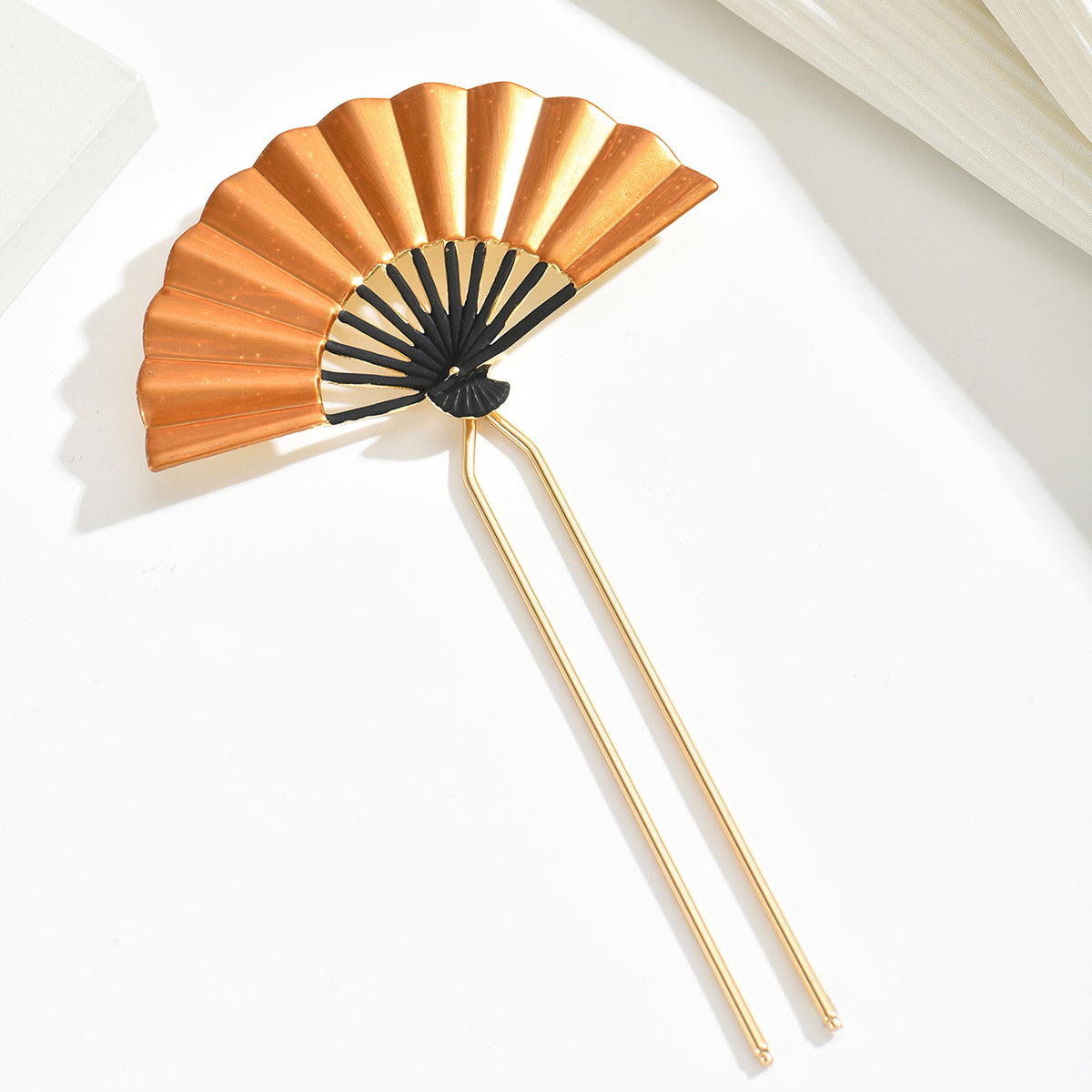 Nuevo chino antiguo ventilador dorado clip de cabello mujeres de alta gama cheongsam joyerías Xiuhe tocado de novia 2024 nuevo clip de cabello