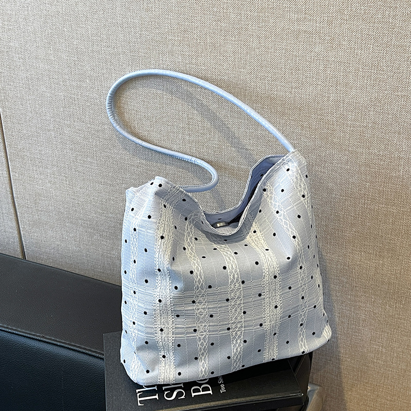 Bolsas de brazo de nicho coreano para mujeres 2024 nueva moda bolsas de mano de granja de hombro exquisitas bolsas pequeñas