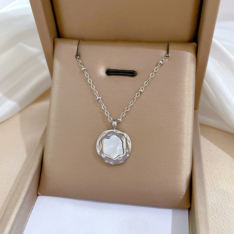 Minimalist Irregular Shell Necklace In Real Gold For Women_voghion.com