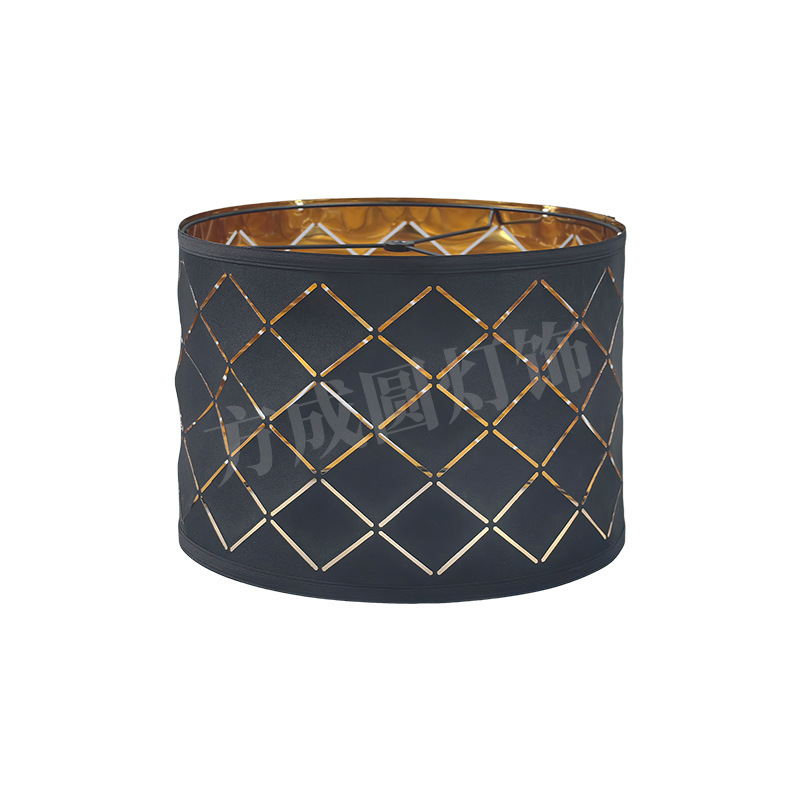 Pantalla de lámpara transfronteriza, accesorios de iluminación para lámparas de mesa, candelabros y lámparas de pie, pantalla KD con diseño hueco tallado en negro exterior y dorado interior.