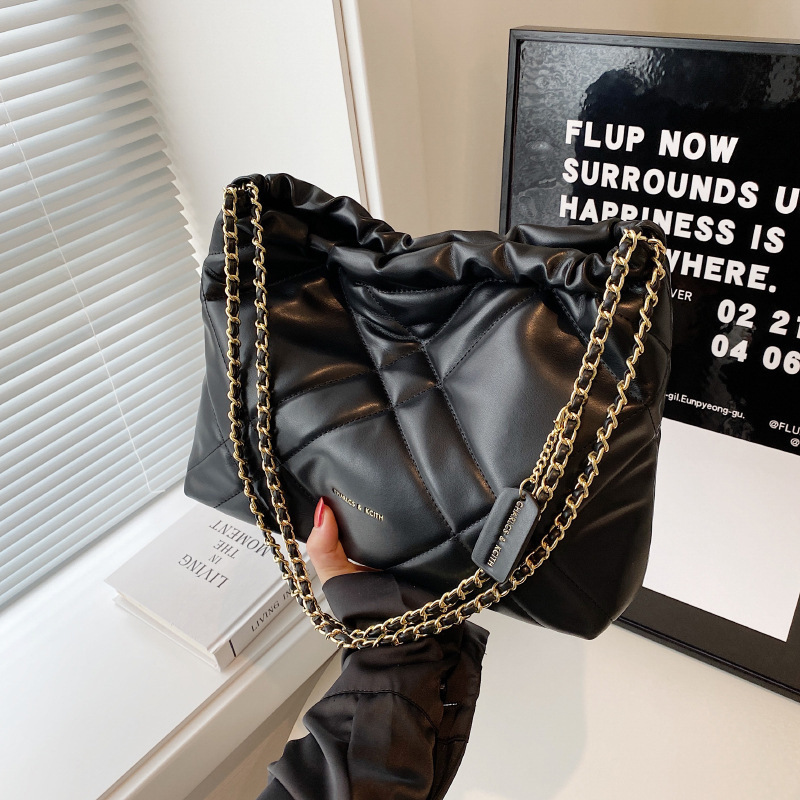 2025 New Rhombus Embroidery Niche Bag Women's Small Fragrance Popular Chain Crossbody Bag Single Shoulder Bucket Bag