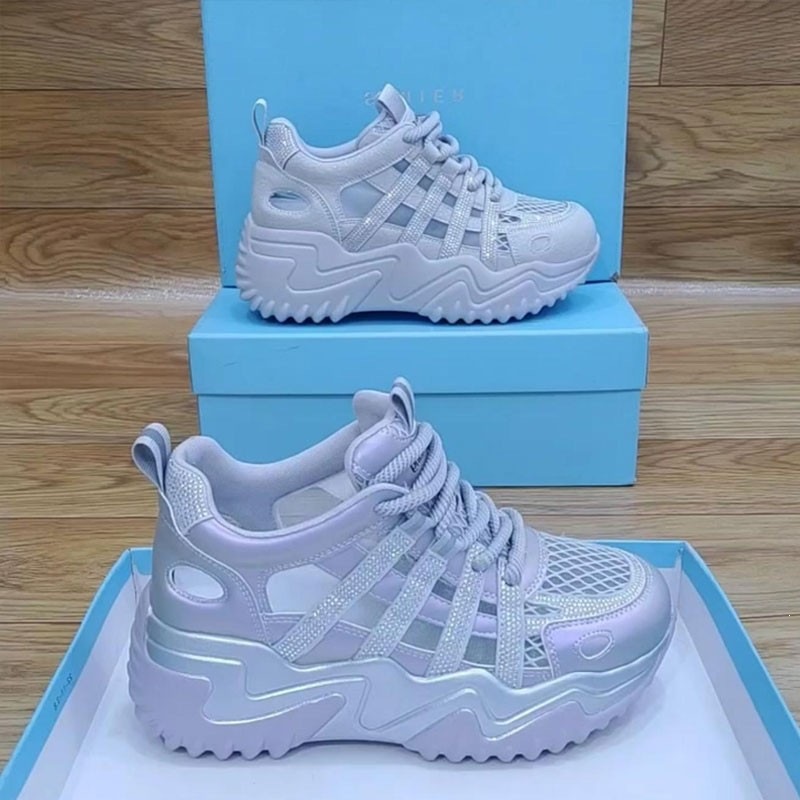2026 verano nuevos zapatos blancos de mujer ins moda zapatos deportivos de estudiantes coreanos correa de taladro con suela gruesa versátil casual image 4