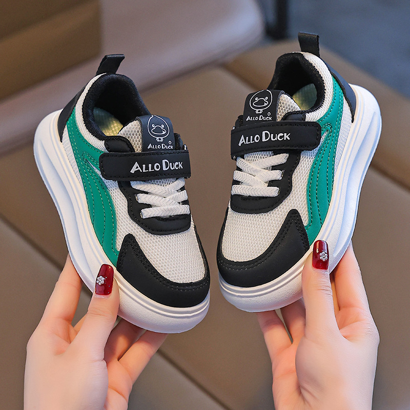 Zapatos blancos para niños y niñas 2025 primavera y otoño nuevos zapatos zapatos casuales antideslizantes para niños zapatillas de deporte de suela blanda para bebés