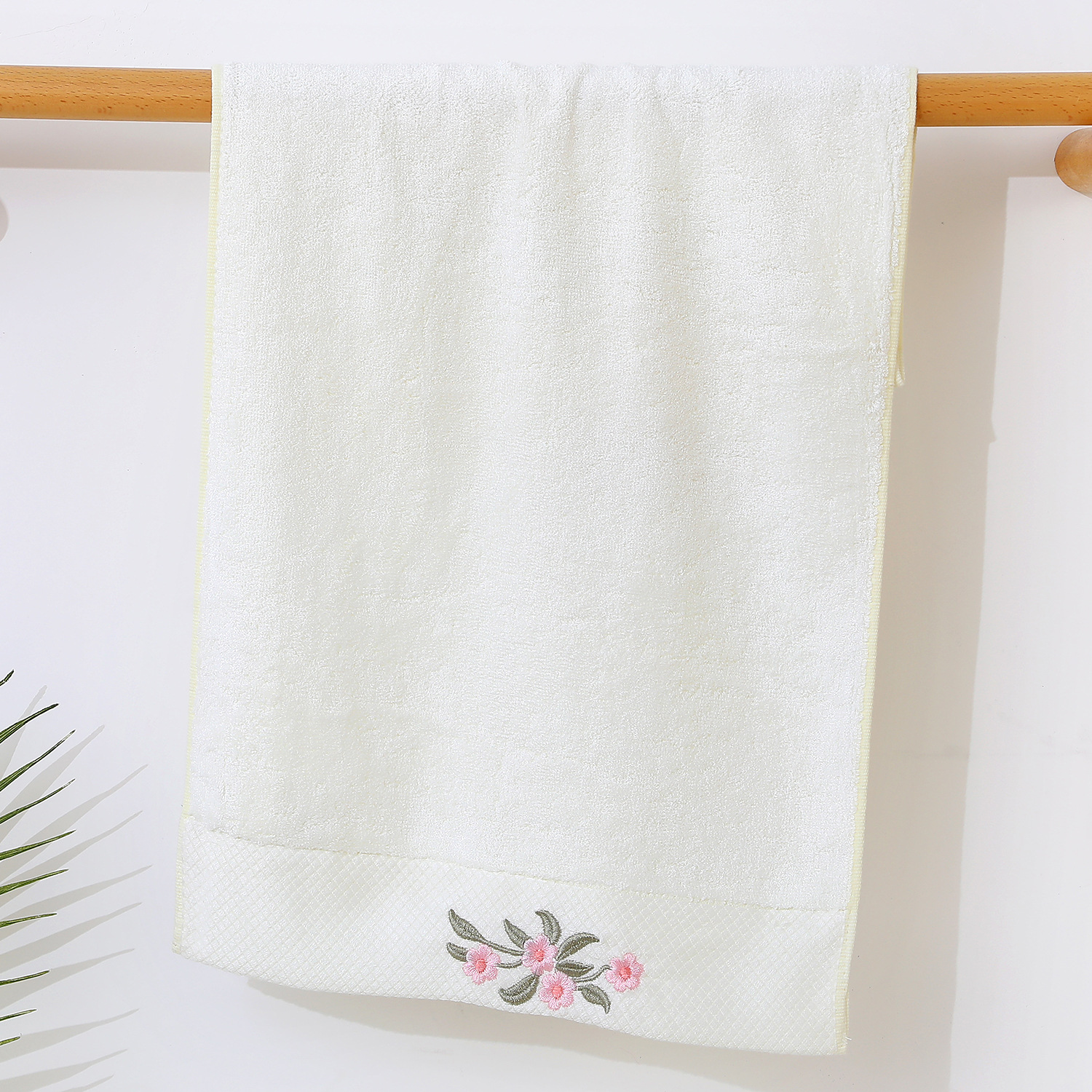 Thickened Embroidered Absorbent Bamboo Fiber With Peony Pattern, Adult Face Wash Towel, Wholesale Gift Towel_voghion.com