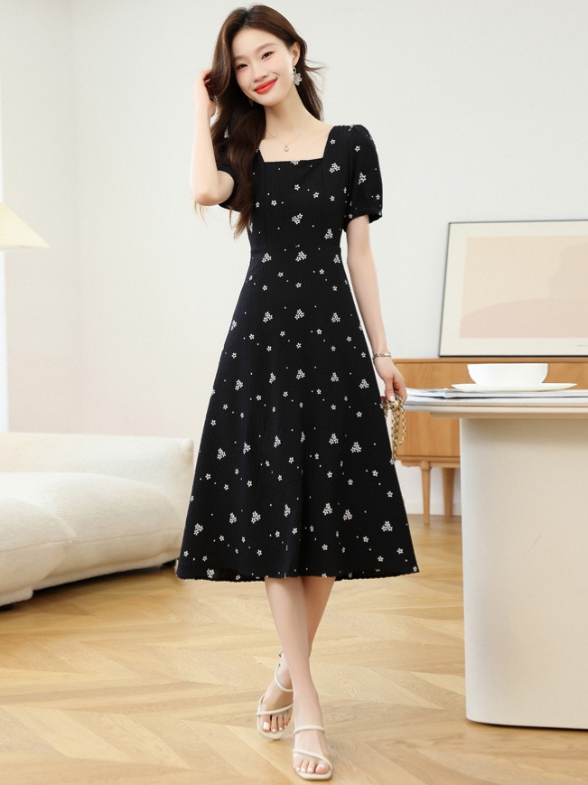 Đầm maxi nữ thắt eo cổ vuông họa tiết hoa đen chất liệu voan mềm mại — Hoa màu đen