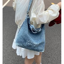 复古水洗牛仔布斜挎包女2025新款休闲大容量托特包学生日常通勤包