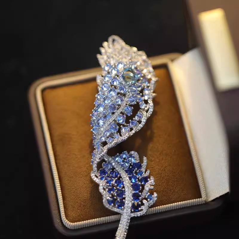 Spilla in piuma di lusso per donna elegante accessorio per cappotti_voghion.com
