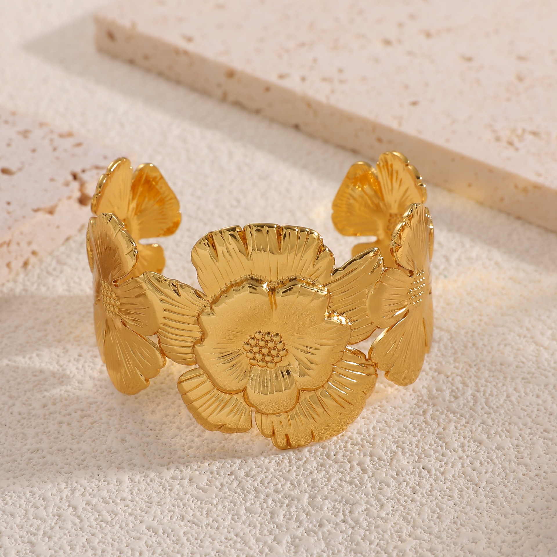 Europa y los Estados Unidos oro galvanizado imitación de frita abertura pulsera temperamento pulsera de moda transfronteriza lujo ligero alta sensación de joyas al por mayor