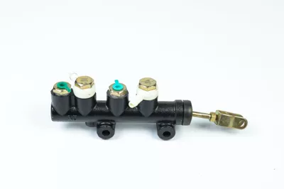 Brake Cylinder, Three-Wheel and Four-Wheel: Other brake systems - dual-inlet-dual-outlet-master-cylinder