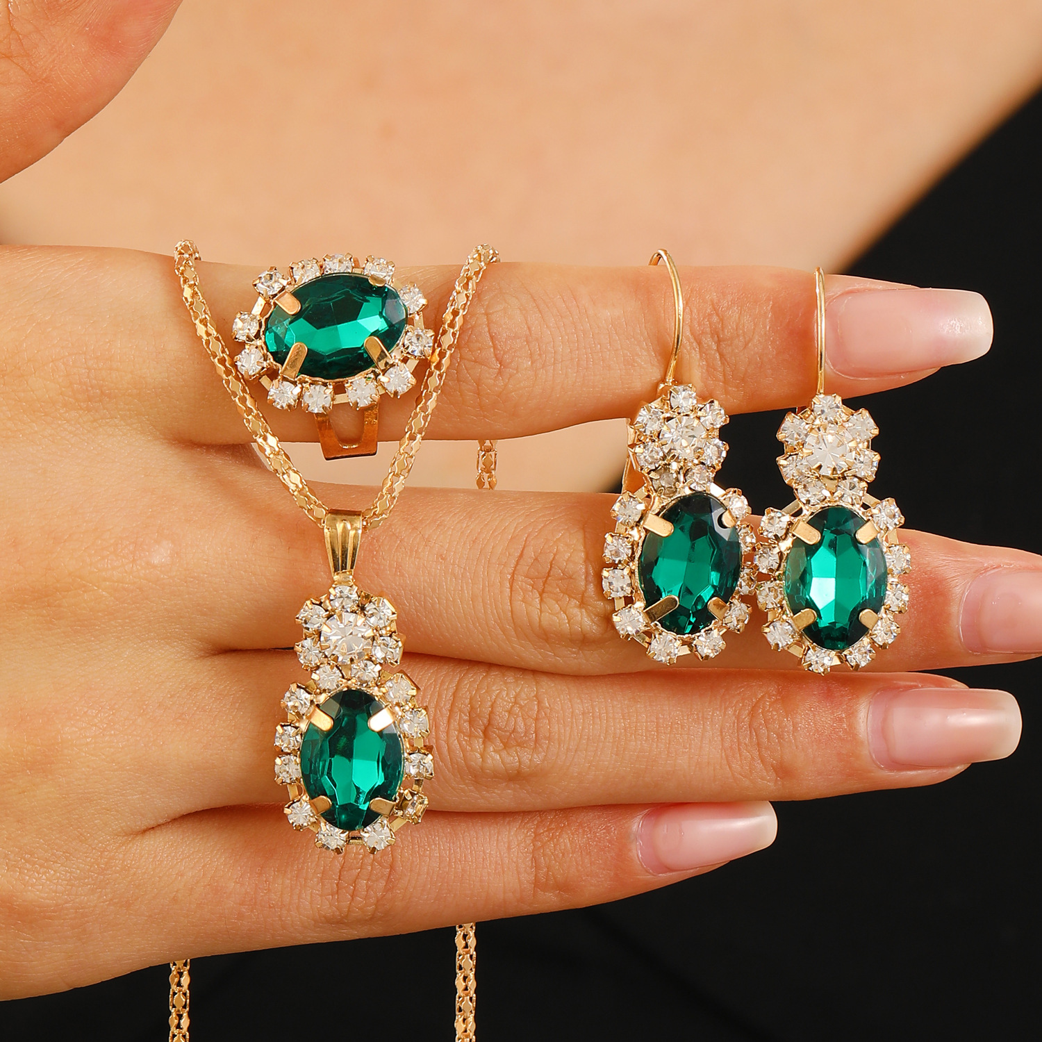 Europeo y americano personalizado amor rhinestone collar pendientes anillo traje brillante joyería nupcial fábrica al por mayor conjunto de tres piezas