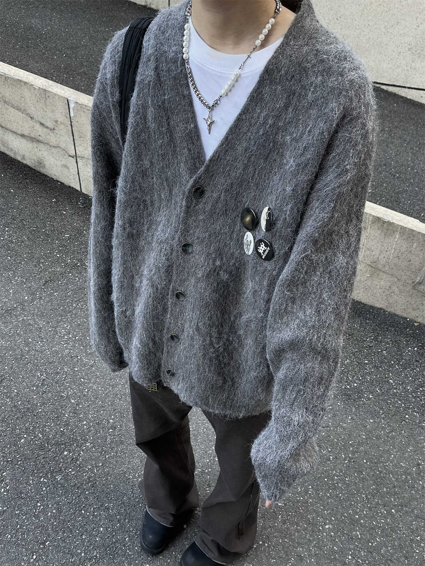 アメリカのレトロなブローチの紋章のニットの男性の怠惰な風のゆったりしている百合のカップルのカーディガンのセーターのコートの男女の潮