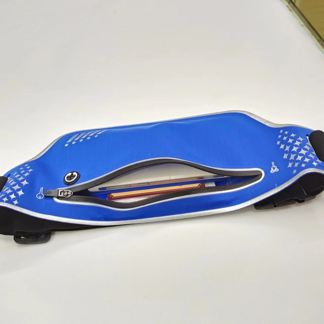 Outdoor sports waist bag: Light and thin, running, reflective voltage, invisible zipper, fitness phone bag pic 3