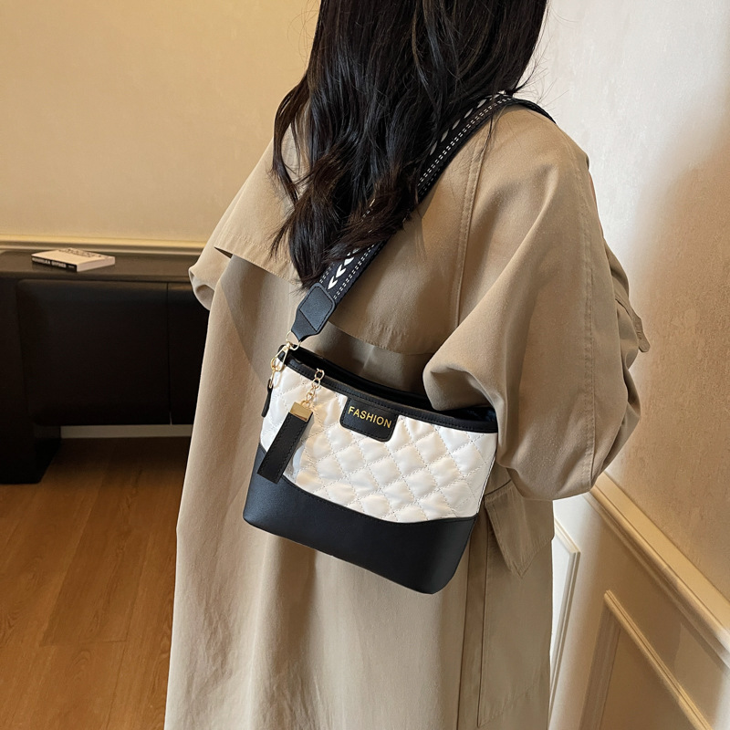 菱格链条小包包女2025秋季新款时尚简约流浪包轻奢洋气单肩斜挎包|undefined