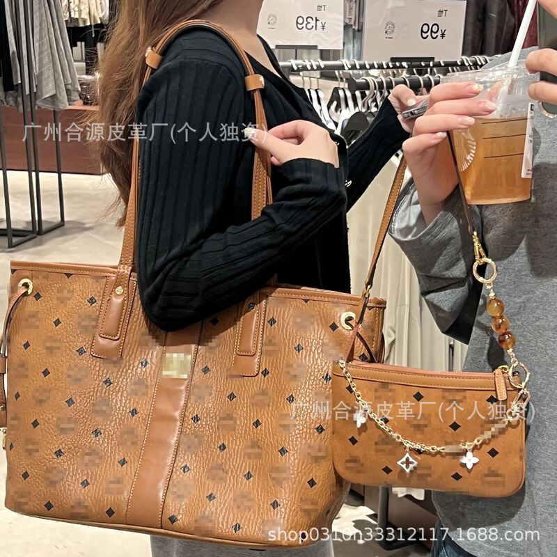 New women's tote bag with chain detail, classic monogram pattern, large capacity, suitable for shopping and as a mommy bag