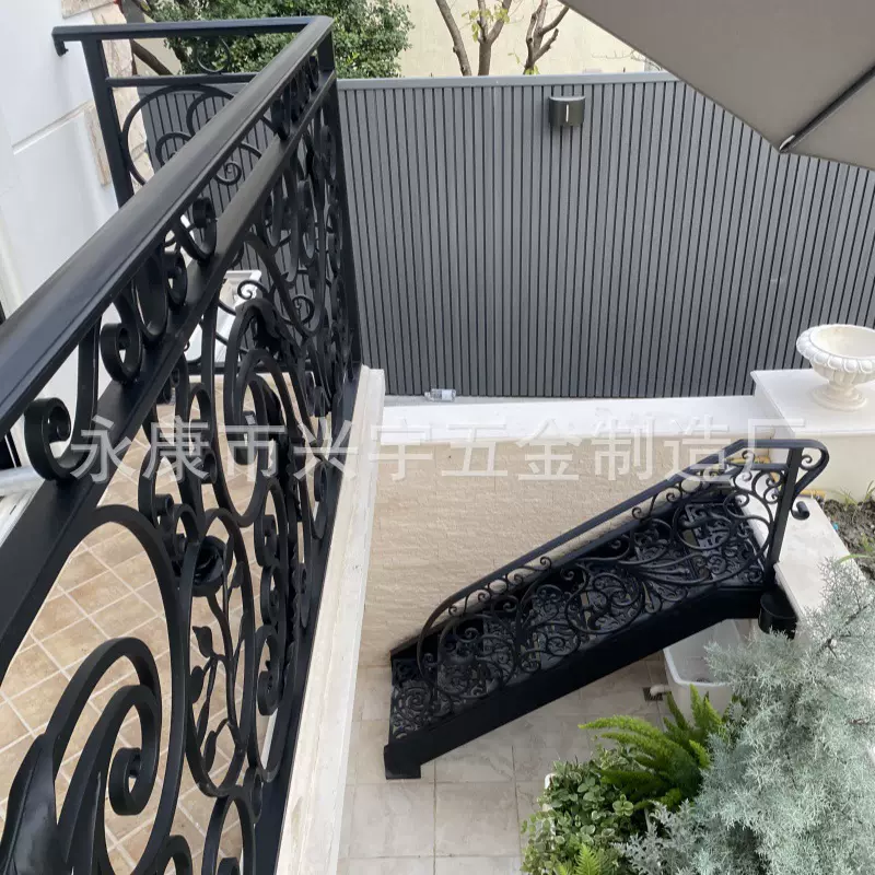 欧式铁艺护栏别墅楼梯扶手栏杆锻造工艺金属弯花护栏厂家直发