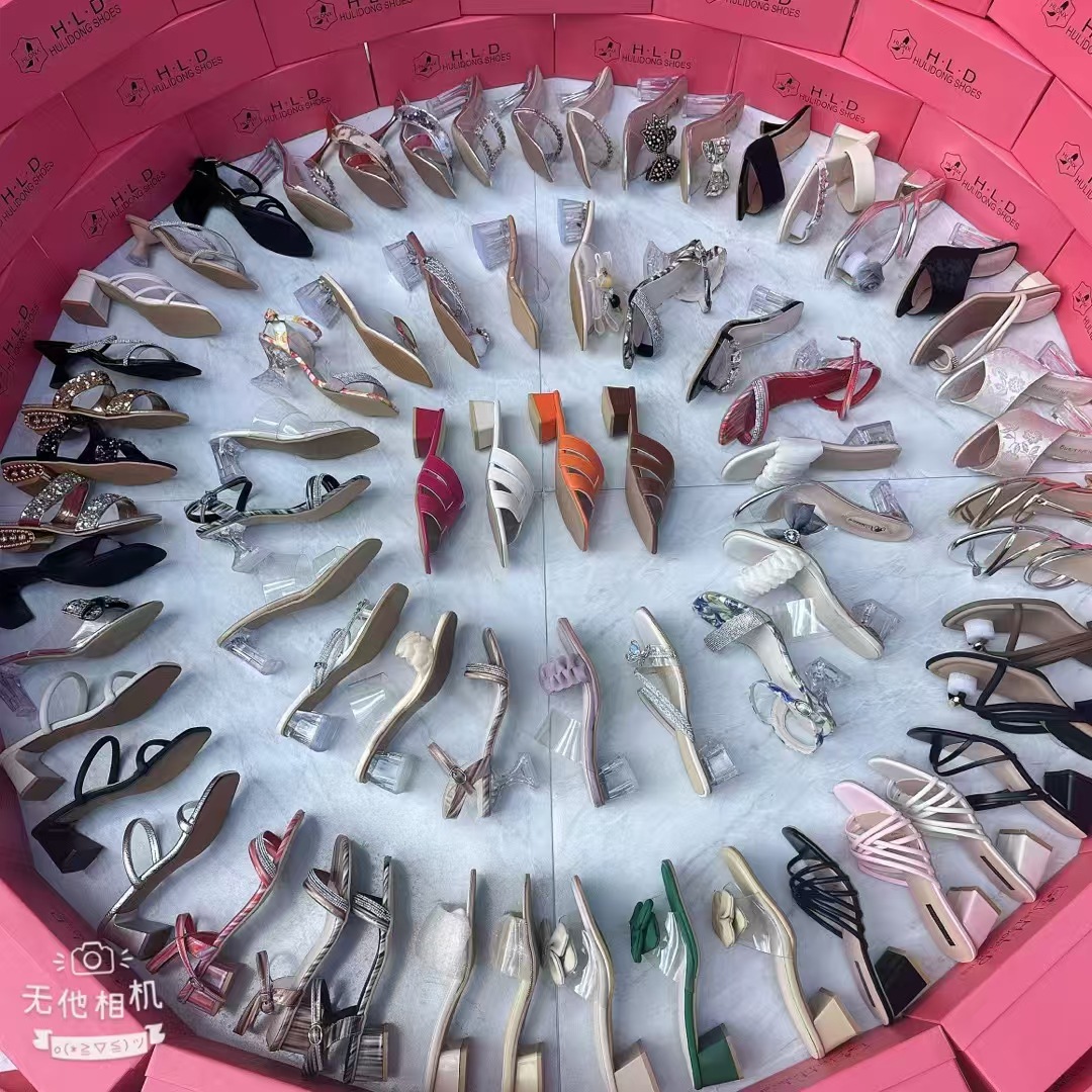 Nuevas zapatillas de cristal de talón transparente de moda de tacones altos de cabeza cuadrada comercio exterior de mujeres de cola fría comercio exterior