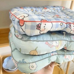 ペットの巣春秋は腹ばいになります。防水は速く乾きます。