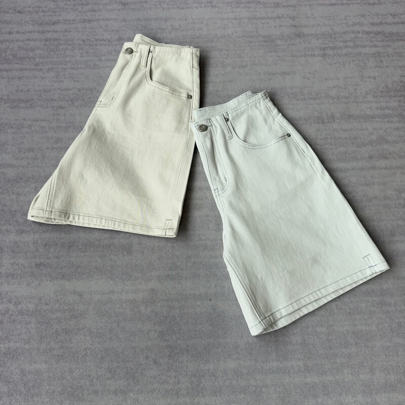 The Condition Is Very Good, Well-Shaped and Stylish! Cotton+Lyocell High-Waisted, High-Elastic, Lightweight, Comfortable, Loose-Fitting Women's Denim Shorts The Condition Is Very Good, Well-Shaped and Stylish! Cotton+Lyocell High-Waisted, High-Elastic, Lightweight, Comfortable, Loose-Fitting Women's Denim Shorts