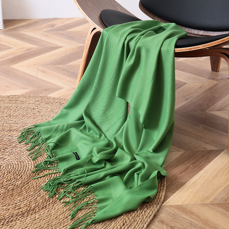 2024 otoño e invierno nuevo estilo color sólido bufanda larga imitación lana brillante textura borla marca negra mantón cálido