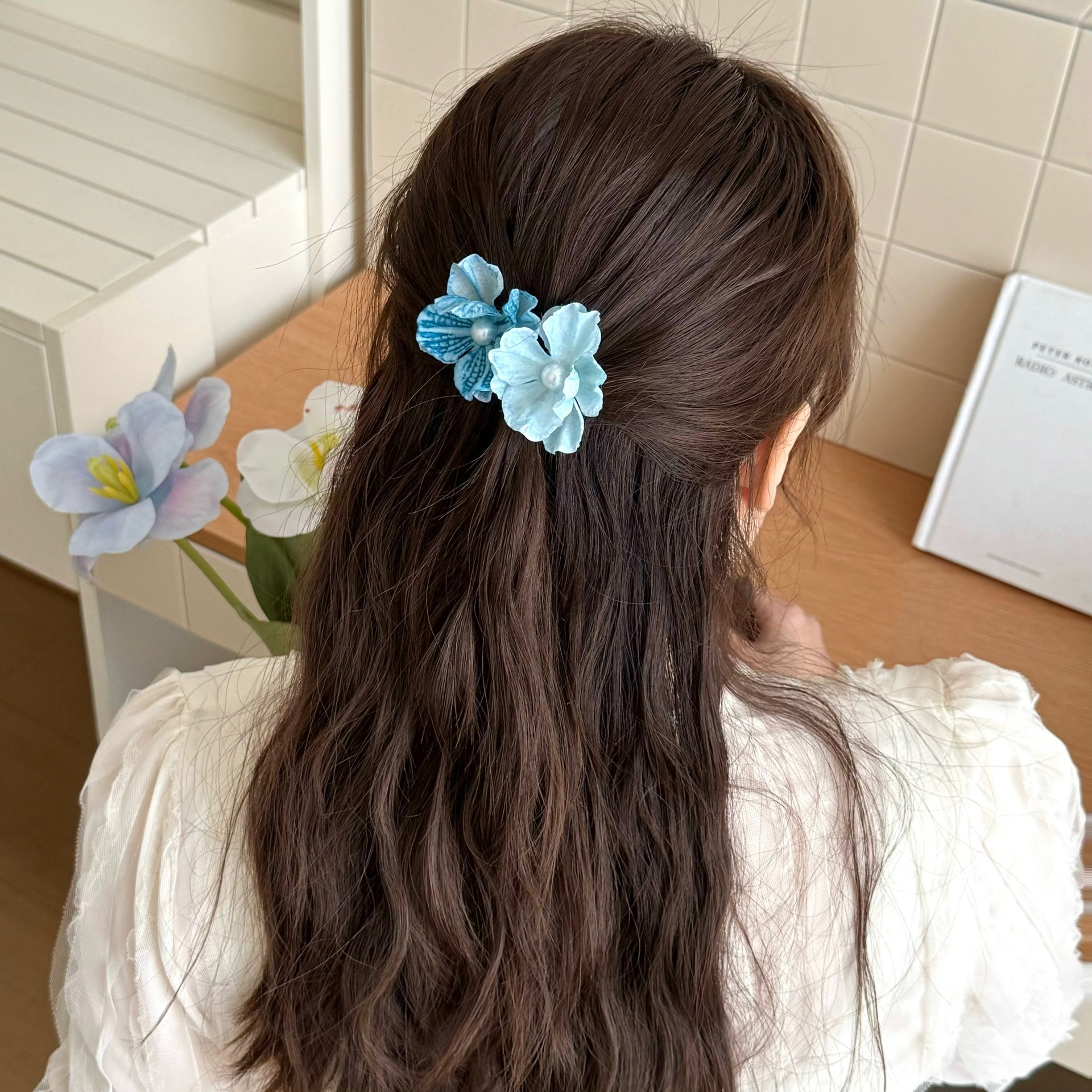 Simulación super inmortal lirio clip de cabello adornamiento de cabello de alto nivel detrás de la cabeza rascar clip de pescado sensación de buceo clip de atmósfera