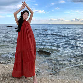 新中式复古绝美红色无袖挂脖连衣裙女夏季海边度假氛围感气质长裙