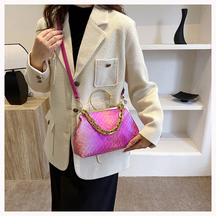 Borse da donna nuove transfrontaliere Borsa a tracolla a tracolla moda europea e americana Borsa da donna con fibbia a catena di fascia alta con texture_voghion.com