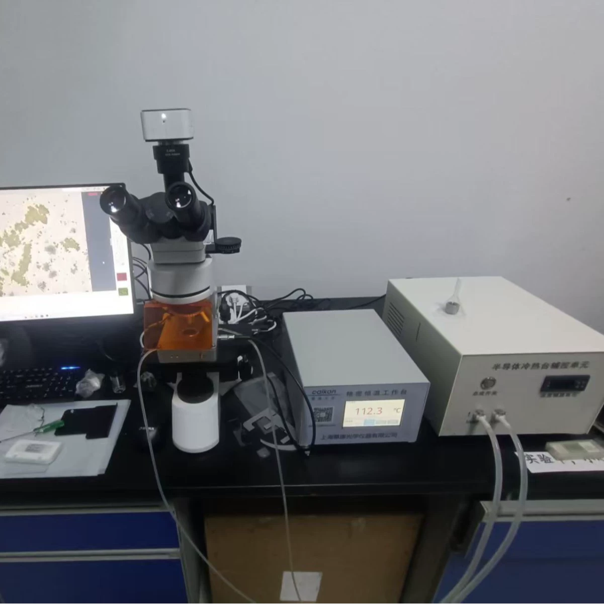 Высокоточный светодиодный флуоресцентный микроскоп с термостатическим столиком для исследования при нормальных и экстремальных температурах, с цифровым дисплеем и охлаждением жидким азотом для биологических наблюдений