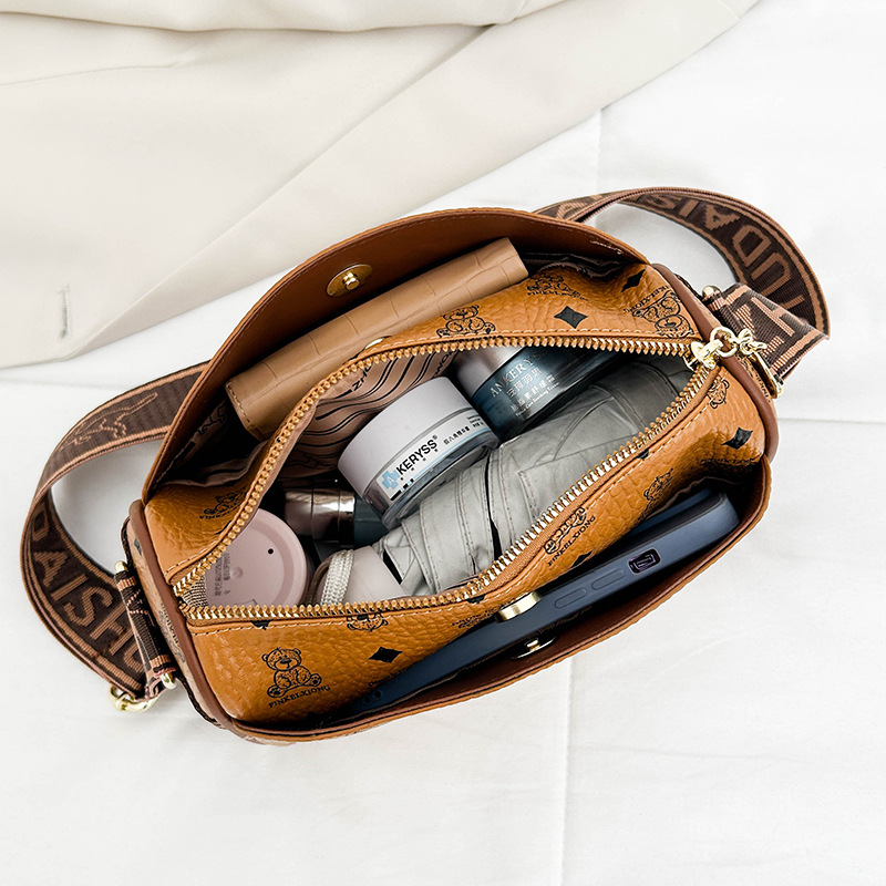 Primavera y otoño nueva moda moda temperamento hombro con bolsos de ocio de dibujos animados fabricantes de bolsos de mujer exportación al por mayor de comercio exterior transfronterizo