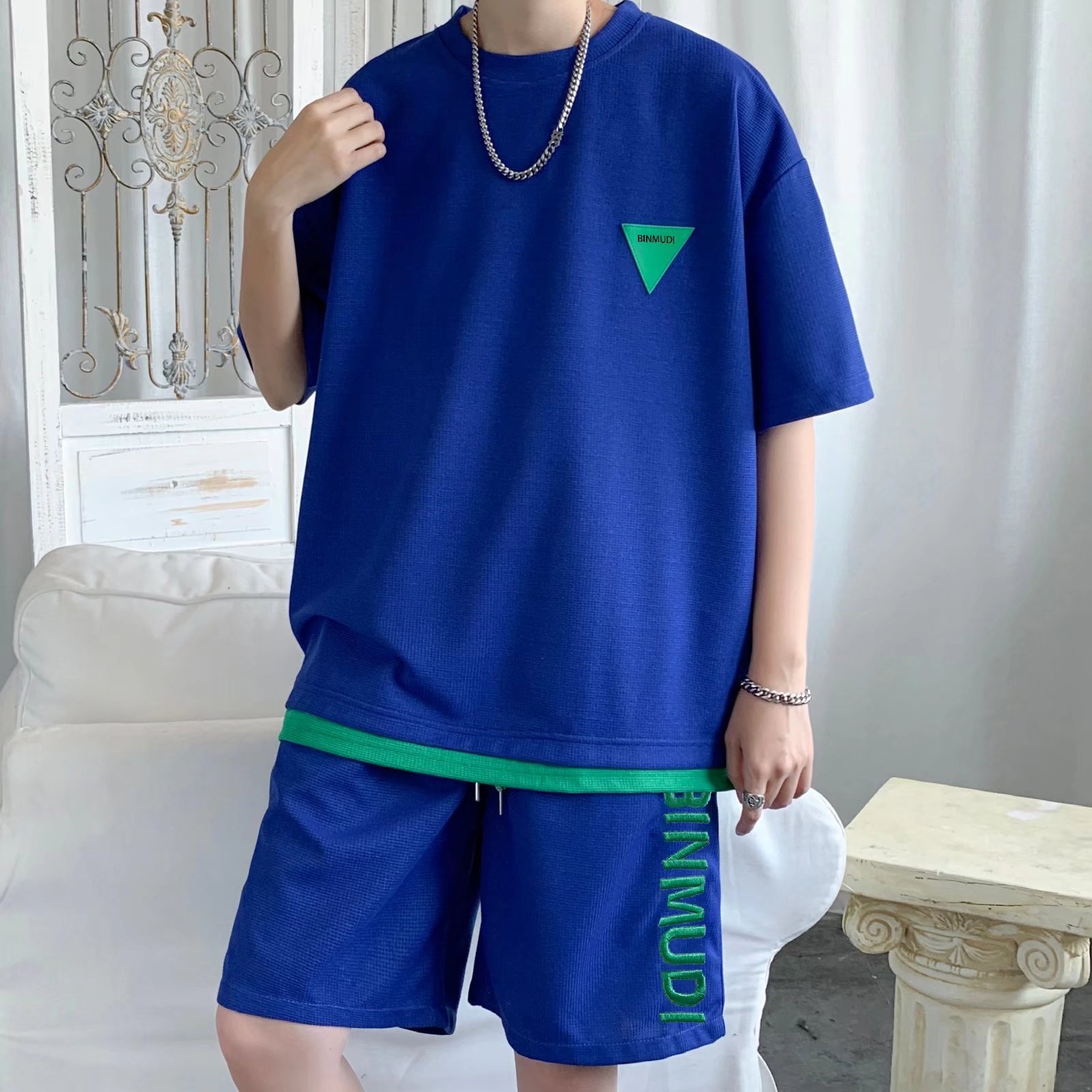 Carta bordado falso de dos piezas etiqueta de cuero camiseta deportes traje de manga corta verano de los hombres nuevos pantalones cortos sueltos estilo de Hong Kong