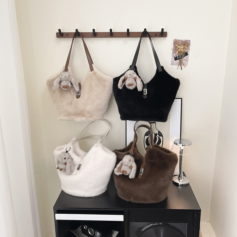Demi-season capacious shoulder bag