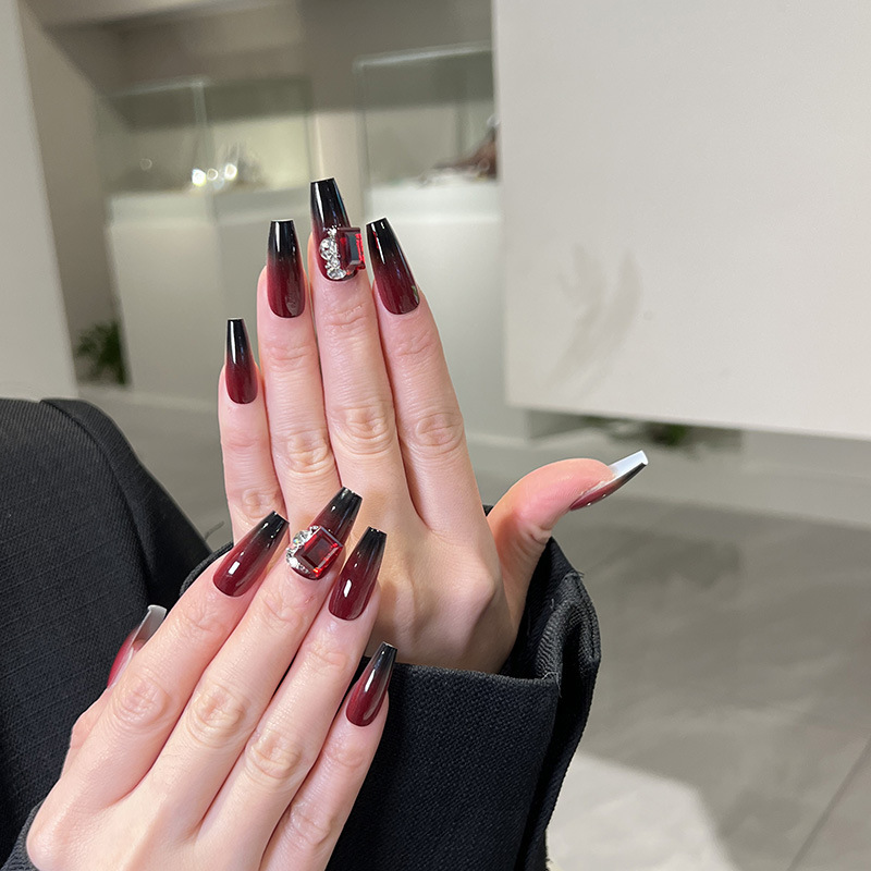 プレハブの黒い赤いグラデーションの逸品の服装式の爪のギャルの長い台形の新型のネットの赤い吟希の偽の爪のパッチ|undefined