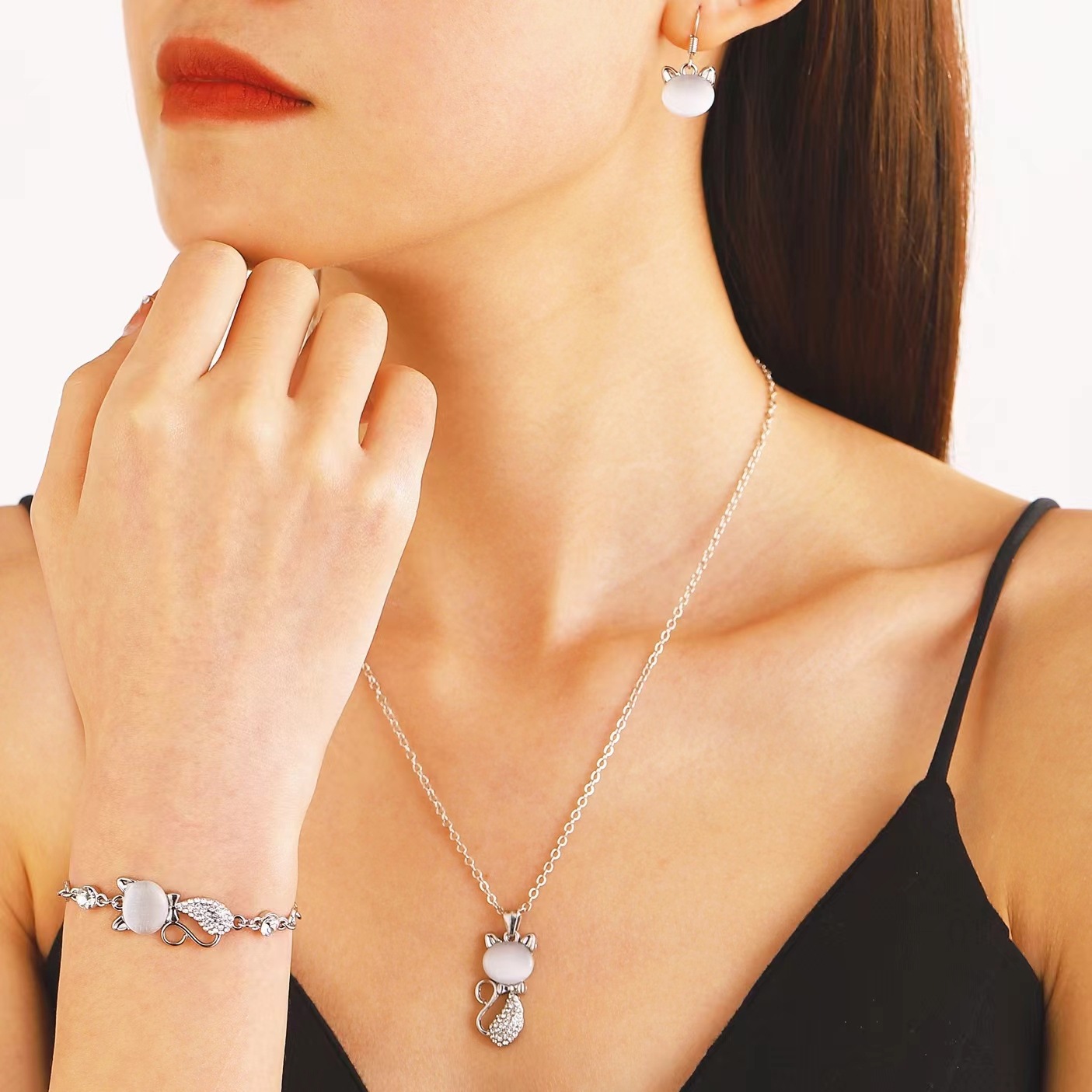 Diseño de moda transfronterizo exquisito ópalo pulsera de gato collar aretes accesorios de vestir accesorios de tres piezas al por mayor