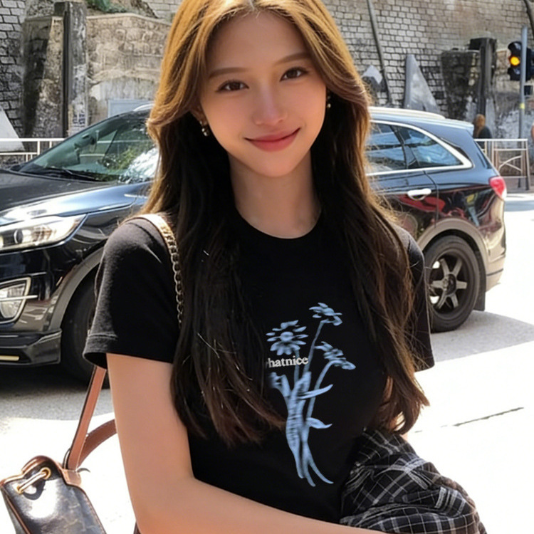 Black Round Neck Short-Sleeved T-Shirt for Women, New Summer Style, Niche Floral Print, High-End Casual and Versatile Top