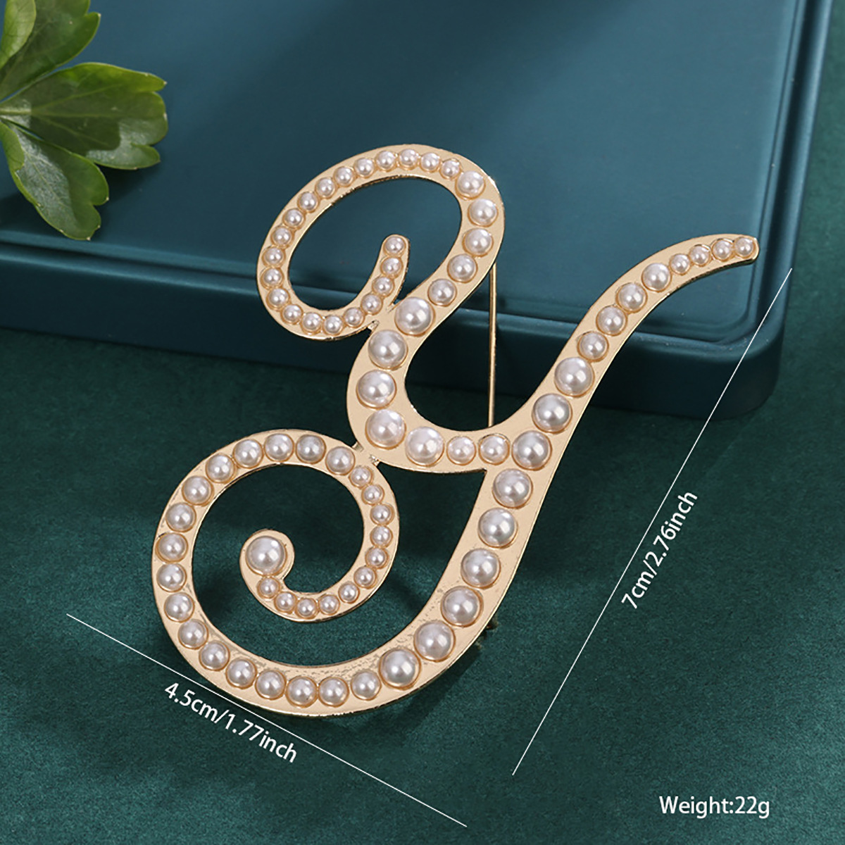 26 broches con letras en inglés de perlas, alfileres para ropa, decoraciones retro transfronterizas europeas y americanas, accesorios antiexposición para cuello