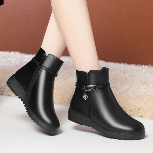Full leather women's short boots, warm mother's cotton shoes, genuine leather soft soles, non-slip woolen boots for winter, middle-aged and elderly women's cotton boots