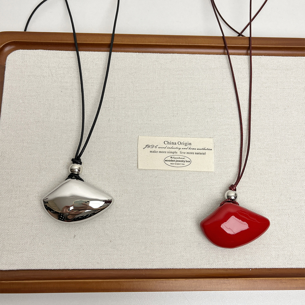 Shell Pattern Retro French Style Shell Alloy Leather Rope Pendant Necklaces Wholesale