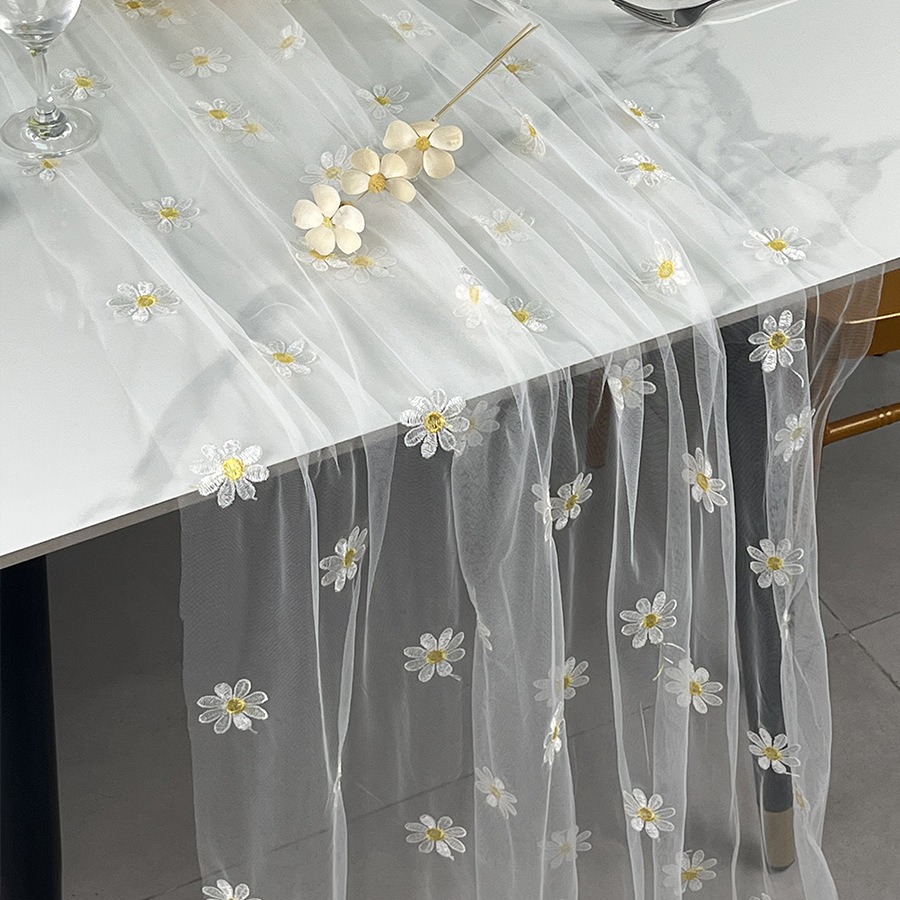 데이지 테이블 러너