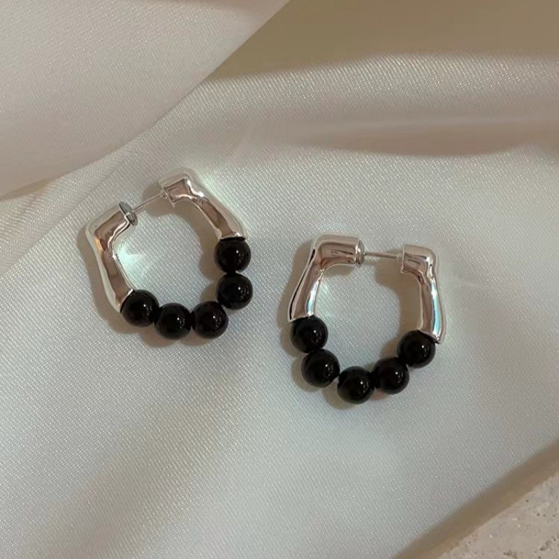 Pointed titanium steel lip stud product view