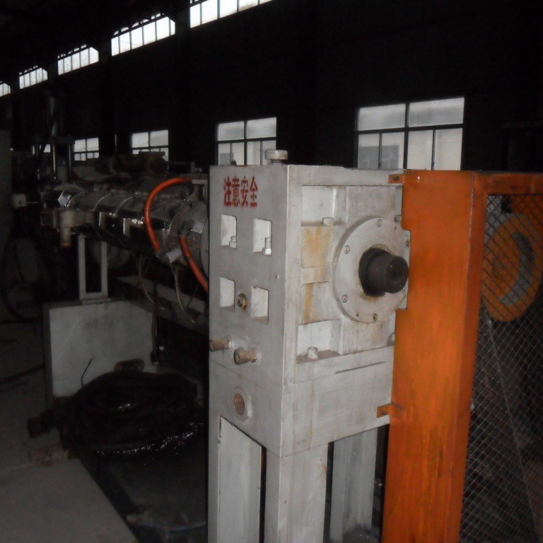 出售二手塑料挤出机。二手60挤出机。塑料挤出机。60挤出机。